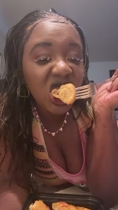 Eu cozinhou comida mukbang