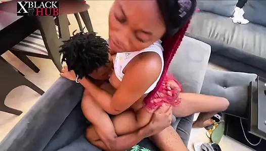 Ngentot habis-habisan di ruang tamu