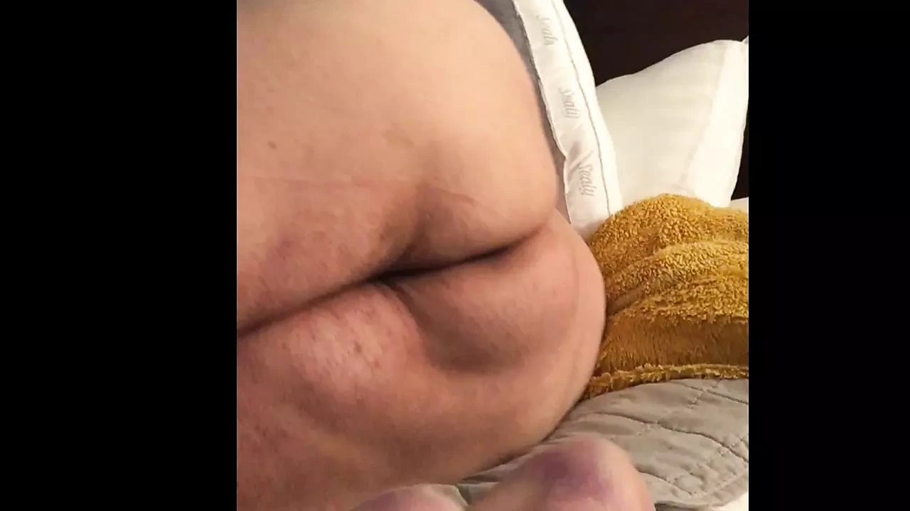 Asshole Closeup lubing her asshole with wet pussy juice