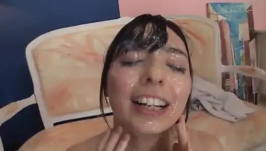 Aku pengen dicrot di muka sama wanita seperti ini