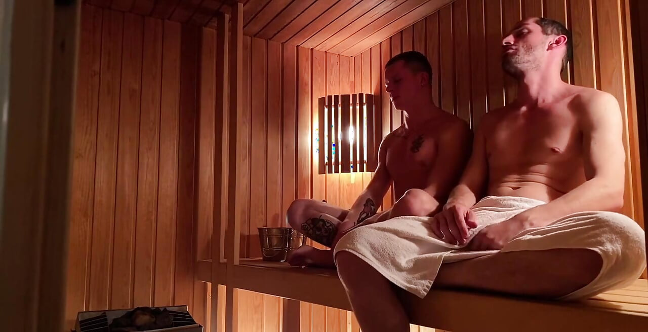 After a Workout in the Sauna, I Was Kicked Out by a Skinny Guy and Cummed All Over My Ass