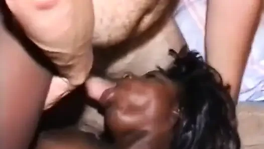 Bu iyi blackette yarak emmeni durduramıyor