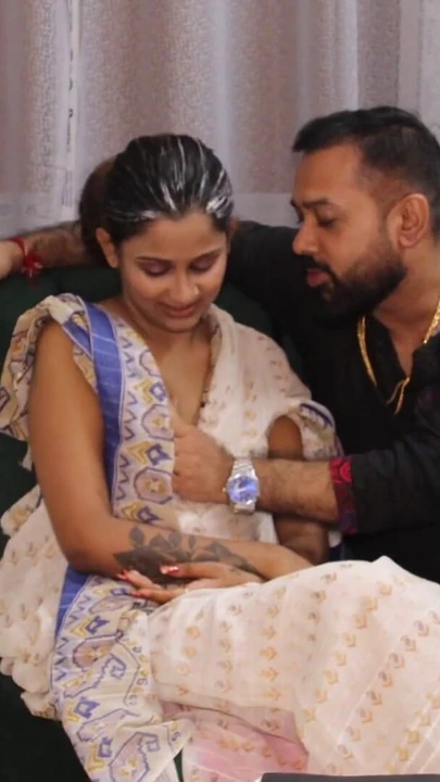 "parosi ne apne ghar men desi vidhva ki jordar chudaee ki jab vah akeli thi"