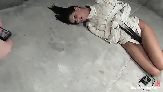 Смиренная рубашка со страпонами