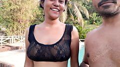 Indische vrouw geneukt door ex -vriend in luxe resort - seks in de buitenlucht - zwembad