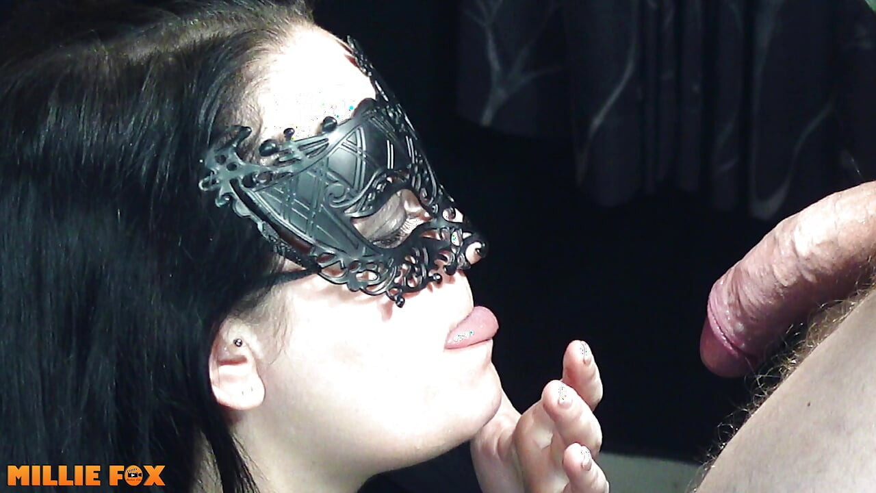 Pinggir yang super panas telah mendorong MILF terpaksa menelan air mani gergasi - Millie Fox