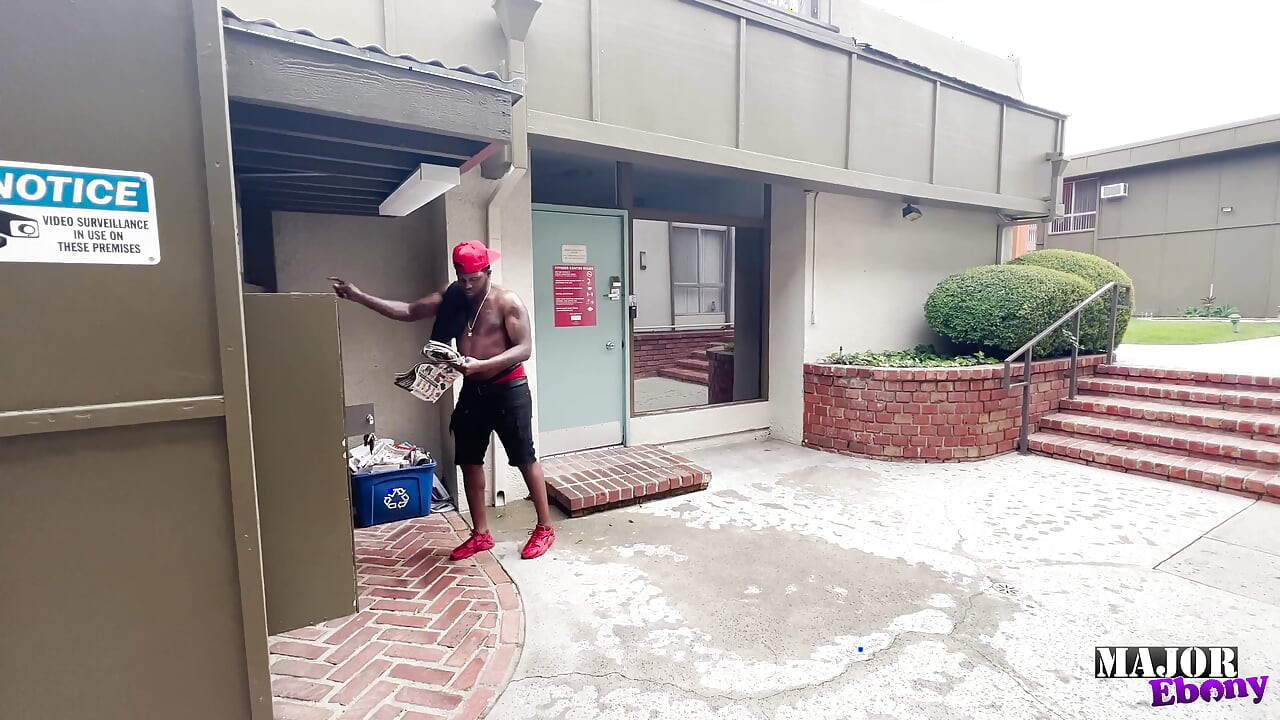 Rome Major Unloads on Sexy Ebony Chick Gianna Spade's Face