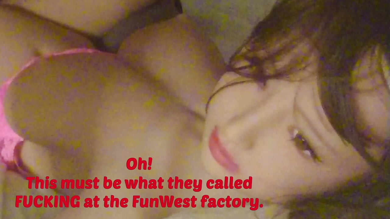 A Funwest Doll ilk kez sahibiyle tanışıyor. Bir yatak zamanı hikayesi