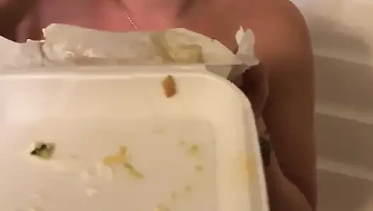 Наблюдаю, как мы трахаемся на улице после того, как я трахнула братца мужа