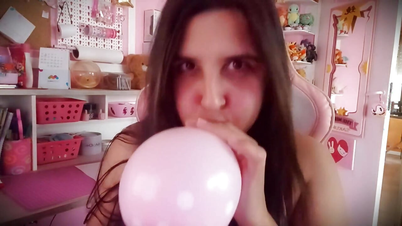 Las mejillas hinchadas maman el globo - Bunny Looner