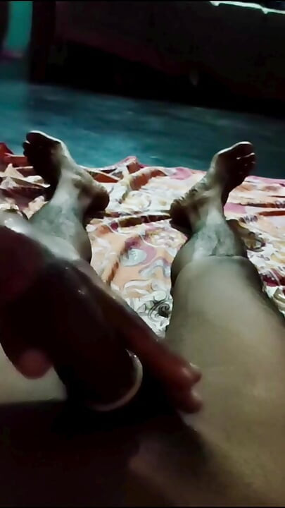 Apna bhabhi ko ghar me bolay pore rate chodaiy kiya