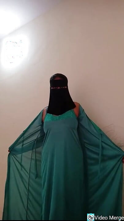 ホットな妻がビクニを脱ぐ