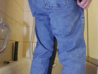 Piscia in jeans