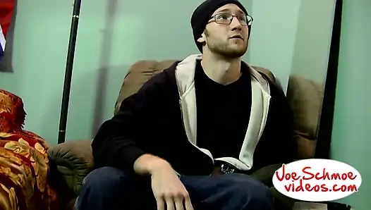 Meraklı Nick biraz yardım alıyor