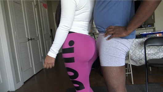 Big booty grinding dance in pink leggings