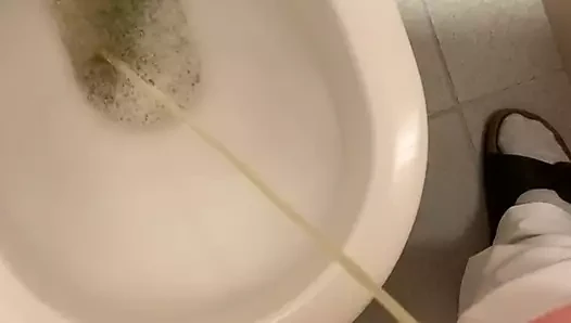 Ich pisse - I am pissing