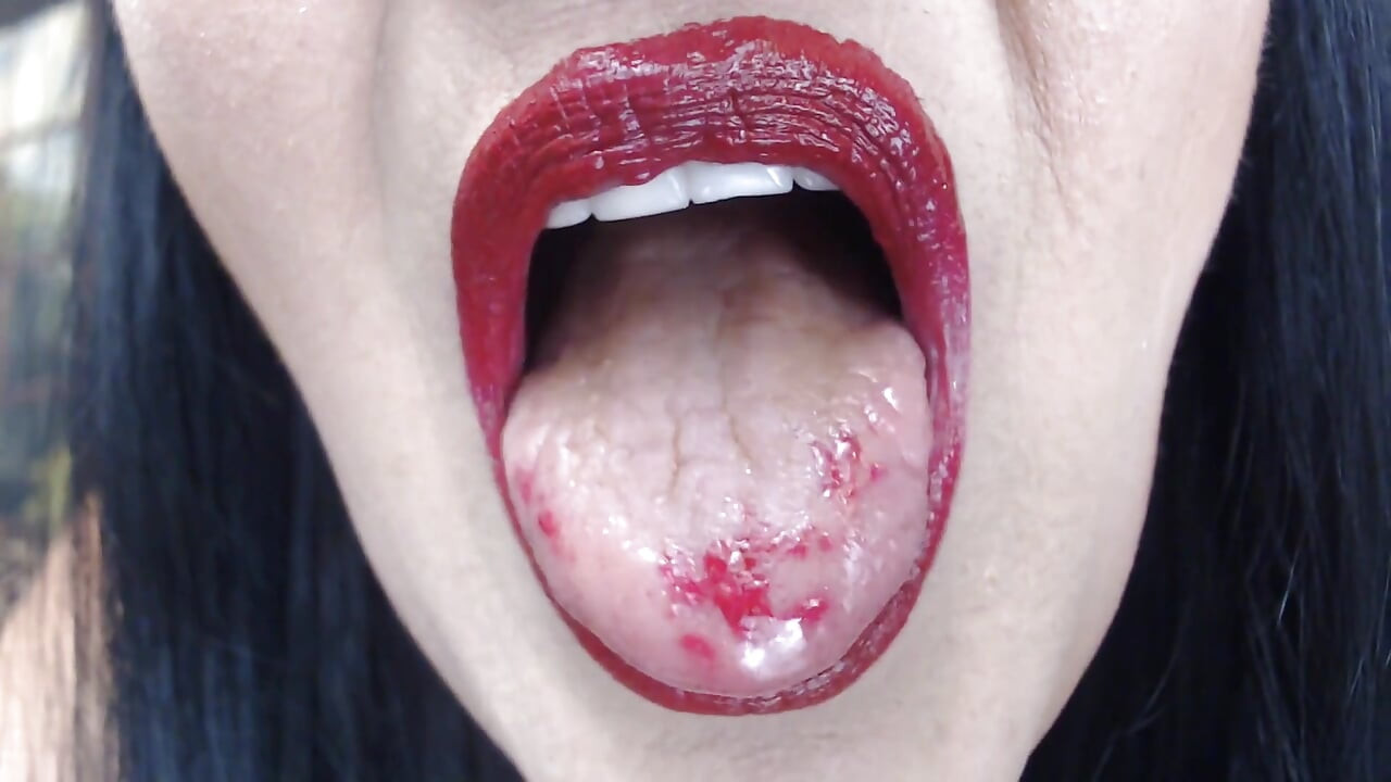 Große glänzende rote lippen