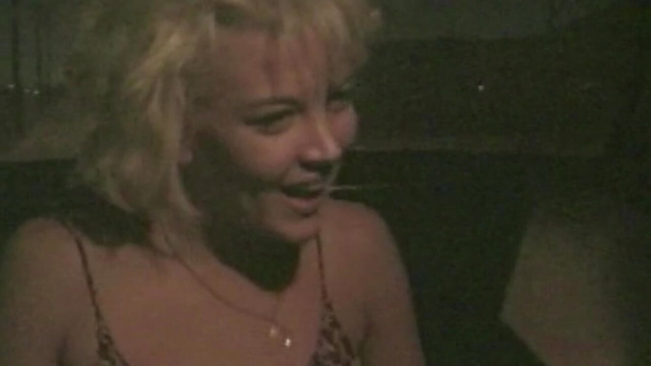 Versaute Taxifahrt: Heiße Abenteuer mit blonder Schönheit