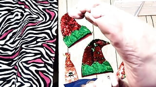 Abofetear su cara con su increíble polla consiguió este coño mojado y golpeado