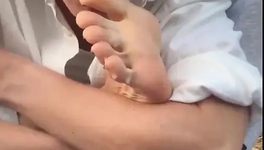 Jari tangan, pantat, dan muncrat: ancaman kenikmatan tiga kali lipat