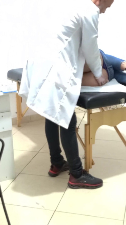 Kultni trenutak iz "Proktolog obavlja analni pregled na pacijentu sa zatvorom."
