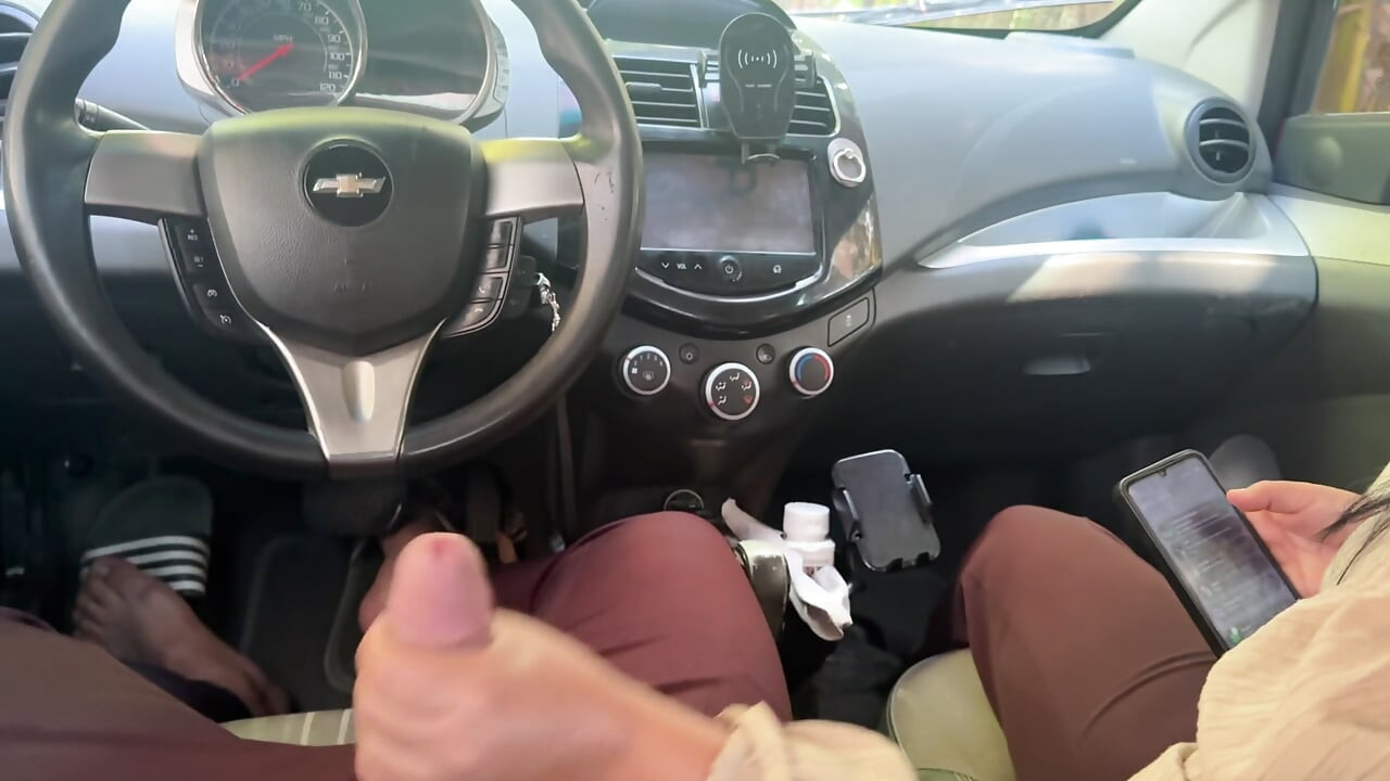 UBER- client masturbates me when she sees that I have a big cock