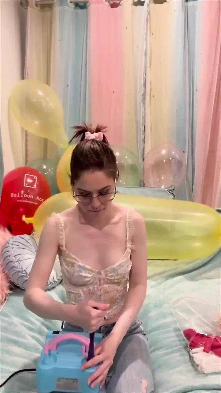 Blowing up Belbal Crystal Soap Balloons!