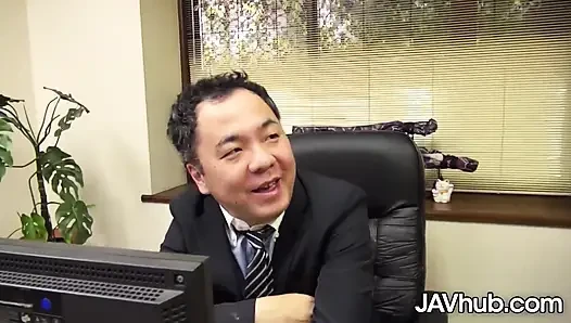 Geile Anna Mihashi unterhält chef zu explosivem orgasmus