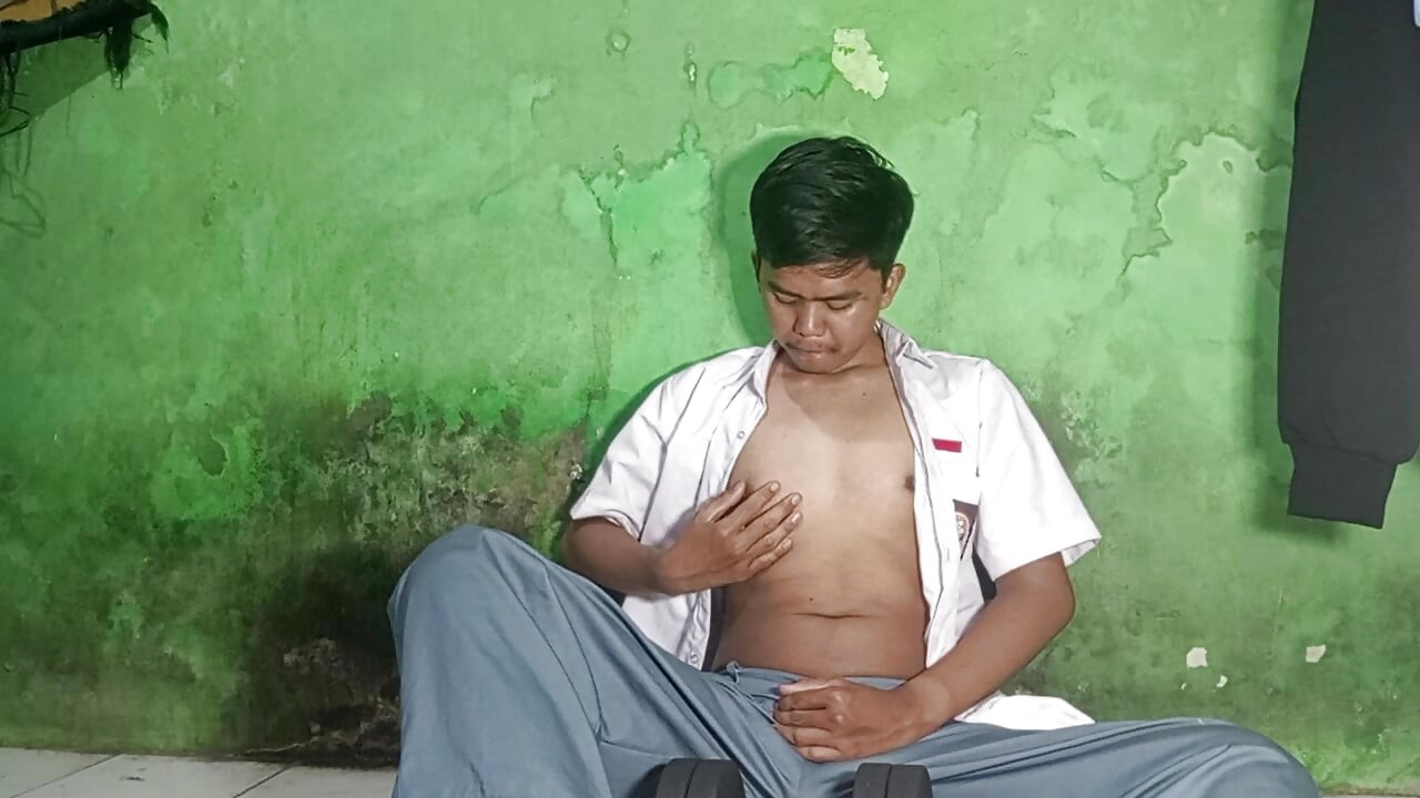 Young man tries round nude