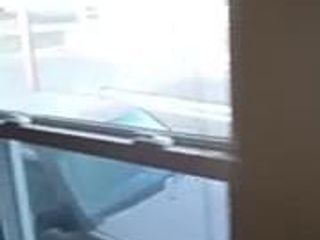 Masturbando na janela o carro dirige por 2
