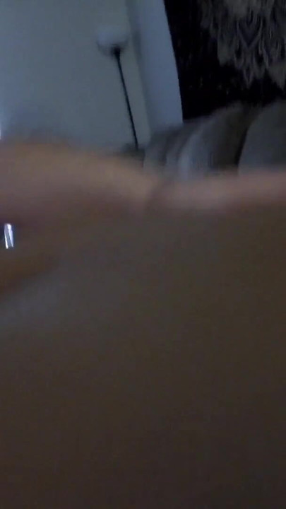 Epischer moment aus "Outdoor Gesichtsbesamung und beugt über die Couch für ZWEI cumshots"
