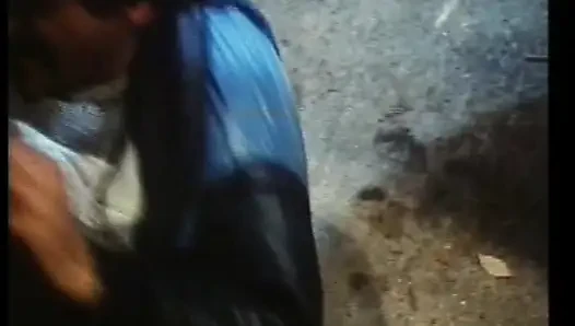 Sarışın Bomba Fantastica Moana Yarak Emiyor Ve Vahşi Bir Şekilde Biniyor