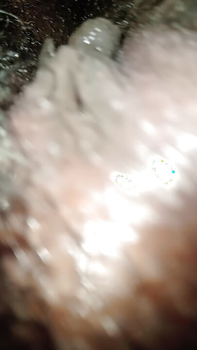 我第一次把雞巴插進我的屄裡，真的很痛，我再也受不了了 x xxxxxxxxxxxx