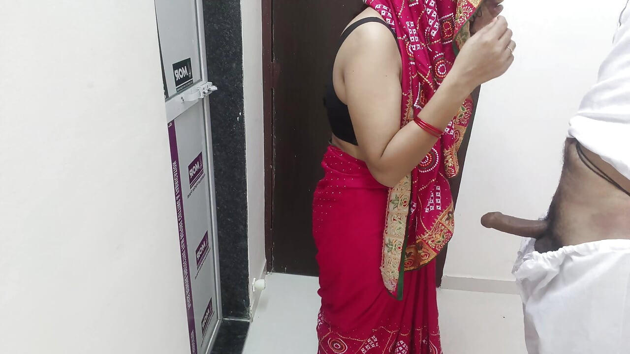 Komal kam dhundne gayi aur Malik ne majburi ka uthata fayda