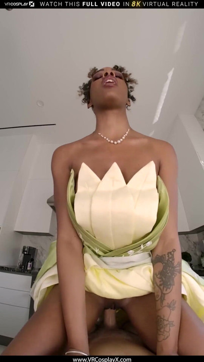 Lacey London飾演PRINCESS Tiana，饑渴的嘴巴和緊窄的小穴渴望像你這樣的大雞巴 第一部 | 片段 3