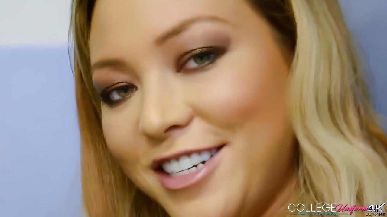 吮吸两个以Natalia forrest为特色