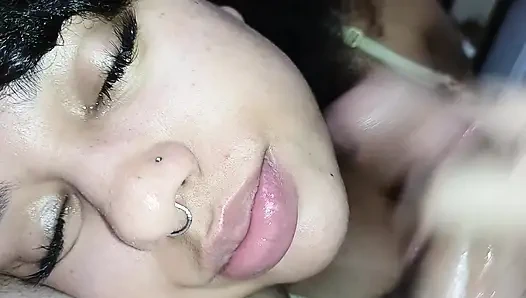 ГОРЯЧИЙ КРИМПАЙ В РОТ ЖАДНОЙ ДО СПЕРМЫ ШЛЮШКИ