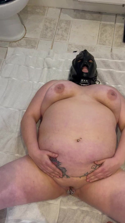 Bdsm bbw fat piss drinking slut in latex mask