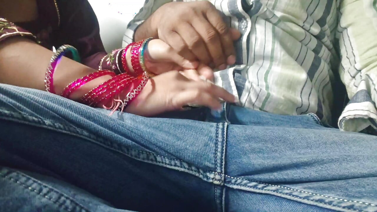 Train mai bhabhi ko lund chusaya
