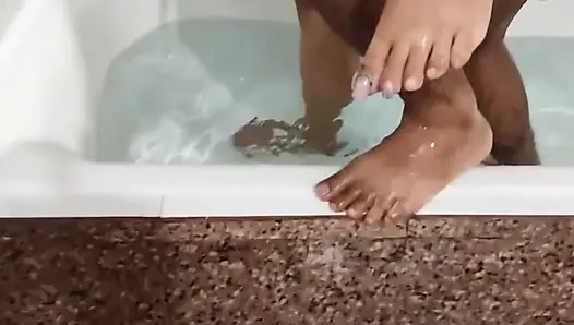 Seks di kamar mandi.