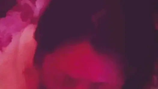 Aku nyepong pacarku waktu suamiku lagi asik nyepong kontolku.