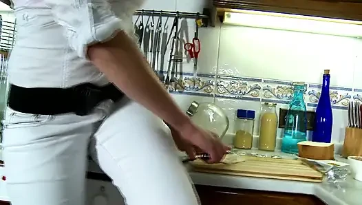 Seks di dapur yang bejat