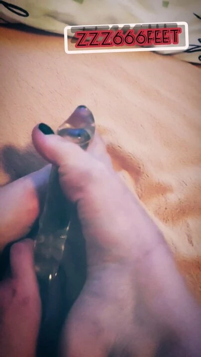 Zzz666feetGIRL