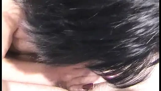 MILF bläst und fickt ihre nachbarin