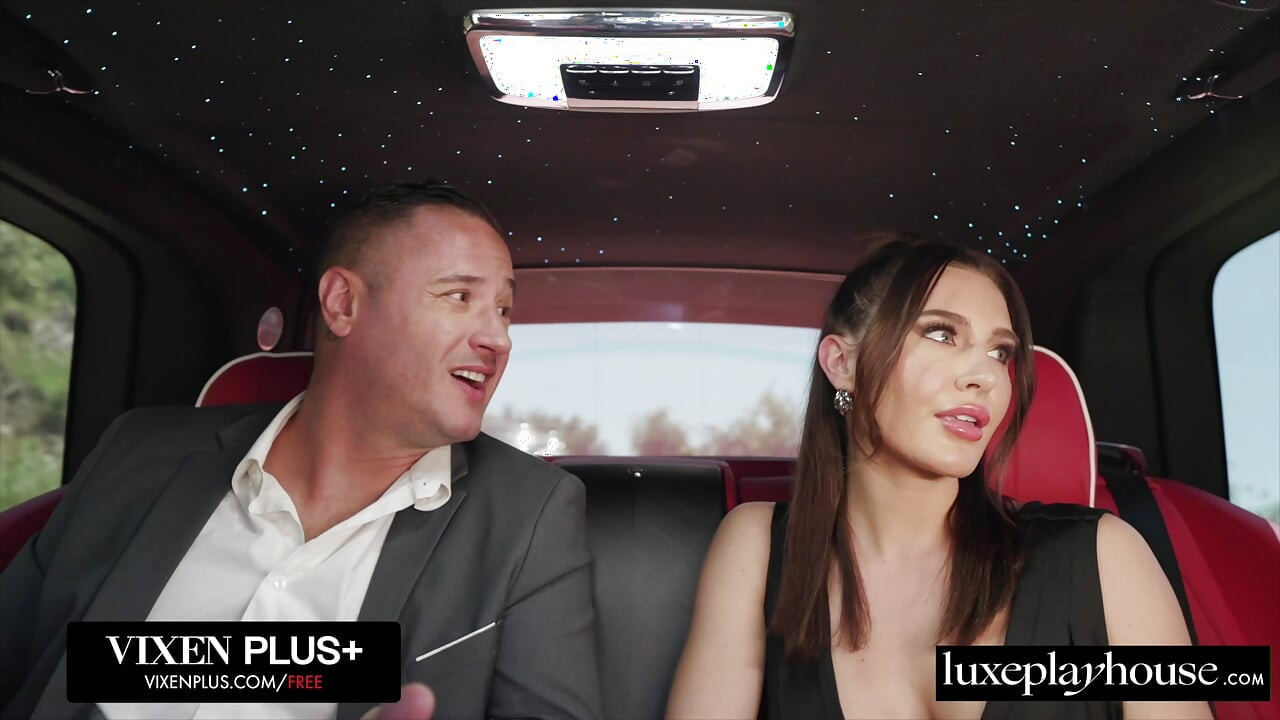 LUXEPLAYHOUSE 高級ビッチのチェリー・キスとエラ・リーズがプールサイドで巨根をシェア