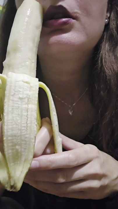 This is how to suck a banana erotically🤭 | Clip 1