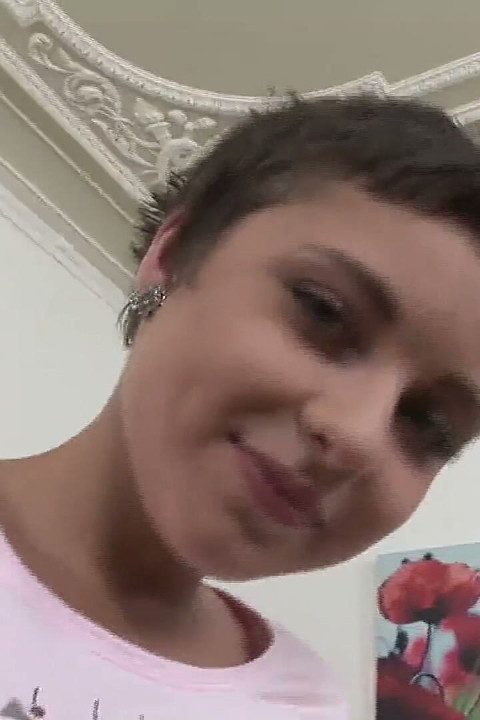 sundar chhote baalon vaali kamsin ki gand aur choot chudaee aur chehre par viry ki bauchhaar