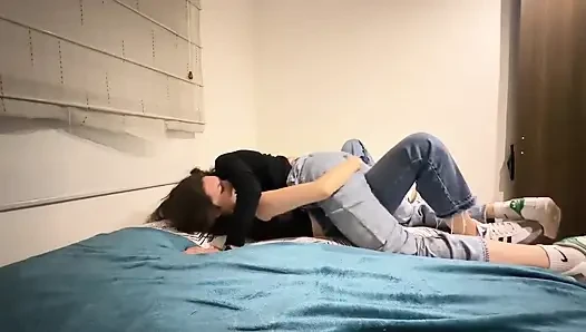 Fetish kaki dan sepatu kets