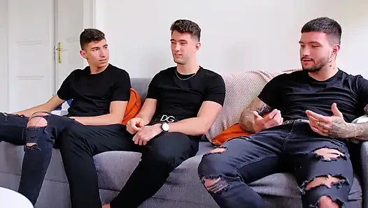 Gangbang liar! Memek tru kait berani dientot sama dua kontol sekalian!