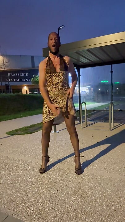 Sissy al aire libre